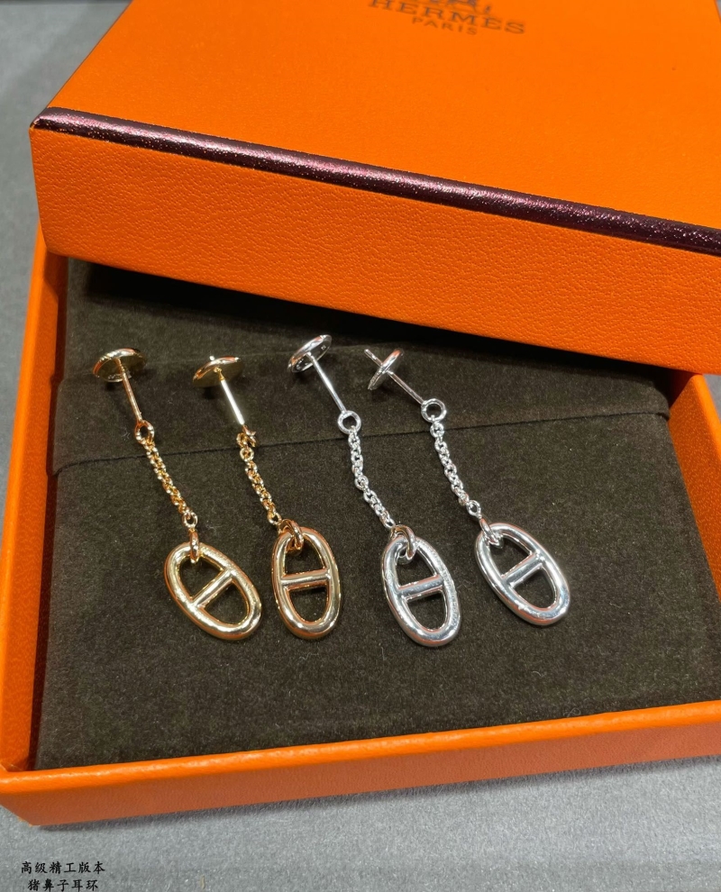 H**me5 earrings